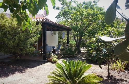 San Giovanni House | Cozy Holiday Home with Oceanfront Garden & Spa Amenities