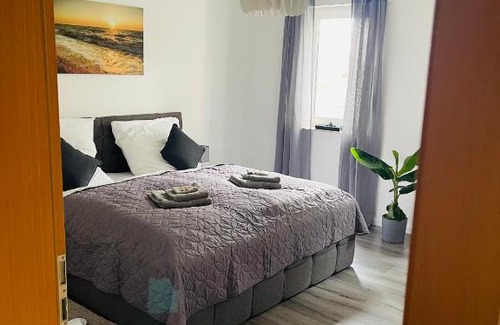 Hochheide Apartment | Cozy Retreat with Nespresso, Netflix & Ocean View