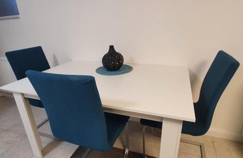 Bordesholm Apartment | Cozy Retreat Near Station - Pet & Child Friendly Stay
