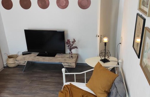 Hildesheim District Apartment | Cozy City-Centered 2 Room Apartment for Families