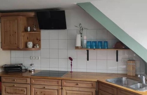 Burgthann Apartment | Cozy Family Retreat: 5 Pers. Fewo Steinbach with Ocean View