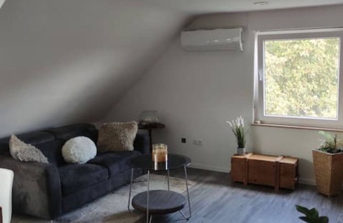 Burgthann Apartment | Cozy Family Retreat: 5 Pers. Fewo Steinbach with Ocean View