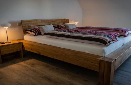 Neukirchen-Balbini Apartment | Gemütliche Dachgeschosswohnung mit Saunabereich
