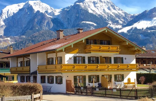 Oberschonau Apartment | Serene Grünstein Vacation Apartment with Private Garden