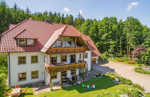 Altenkunstadt Apartment | Cozy Vacation Apartment with Terrace and Garden Retreat