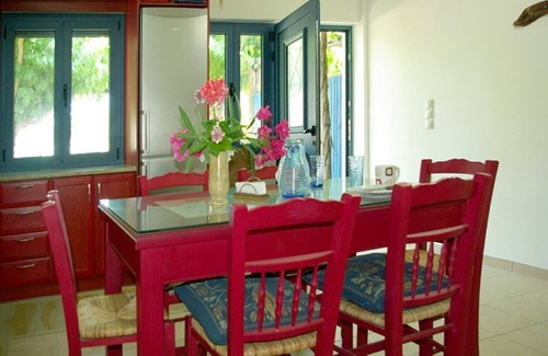 Faistos House | Cozy Vacation Home in Garden Paradise Near the Sea