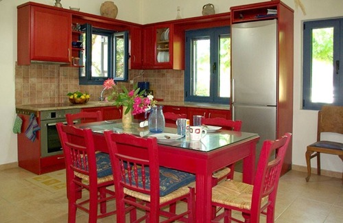 Faistos House | Cozy Vacation Home in Garden Paradise Near the Sea