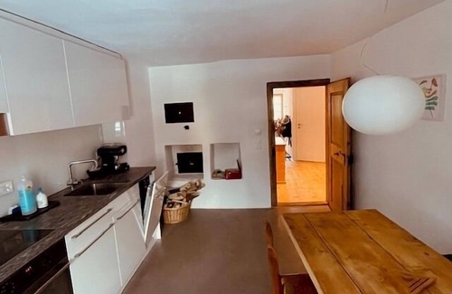 Salouf Apartment | Cozy Retreat in a Historic Building with Spa and Pool