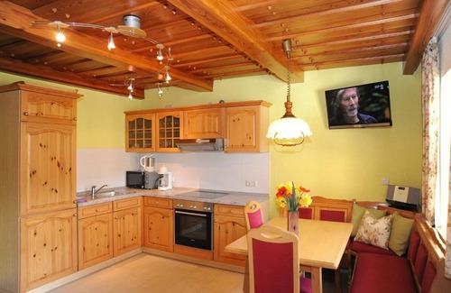 Arnbruck Apartment | Cozy Holiday Apartment for 2-3 with Breakfast & Kitchen