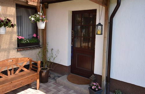 Blowatz Apartment | Cozy Apartment in Robertsdorf with Garden and Terrace