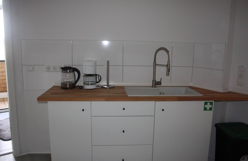 Untermeiderich Apartment | Cozy Retreat with Kitchen, Pet-Friendly & Breakfast Included