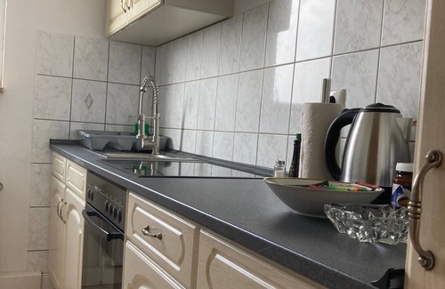 Untermeiderich Apartment | Cozy Retreat in a Peaceful Neighborhood with Great Amenities