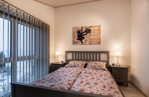 Ingoldingen Apartment | Cozy Apartment with Panoramic Views, Child-Friendly Stay