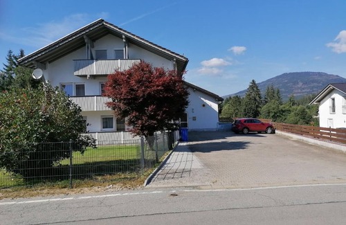 Lehen Apartment | Cozy Holiday Apartment with Balcony and Guest Card Access