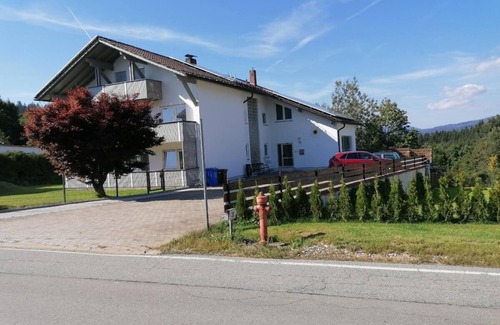 Lehen Apartment | Cozy Holiday Apartment with Balcony and Guest Card Access