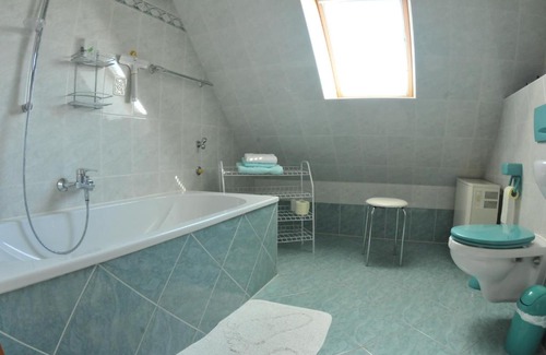 Oßling Apartment | Cozy Tannenhof: Guest Rated 10/10 with Family-Friendly Amenities