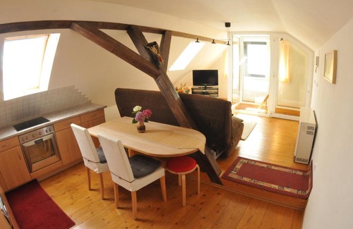Oßling Apartment | Cozy Tannenhof: Guest Rated 10/10 with Family-Friendly Amenities