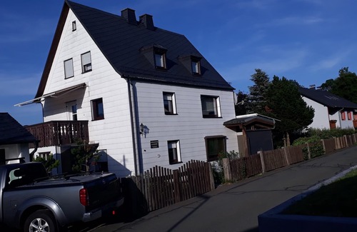 Bischofsgruen Apartment | Bright Rooftop Apartment with Scenic Views of Ochsenkopf