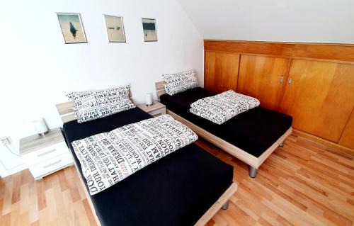 Oberhausen Apartment | Cozy Monteurwohnung with Hot Tub in Oberhausen