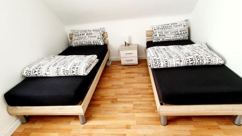 Oberhausen Apartment | Cozy Monteurwohnung with Hot Tub in Oberhausen
