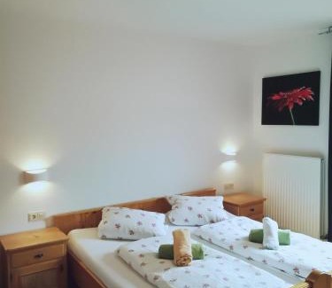 Thumersbach Apartment | Cozy Apartment Just 10 Minutes from the Lake