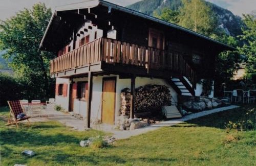 Leuk House | Family-Friendly Chalet Oase Untere Wohnung for Memorable Stays
