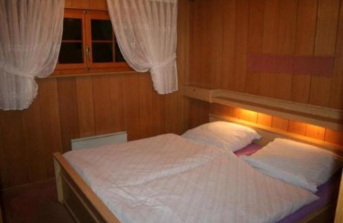 Leuk House | Family-Friendly Chalet Oase Untere Wohnung for Memorable Stays
