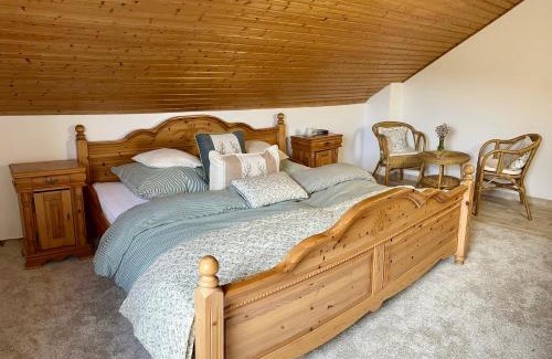 Siedlinghausen Apartment | Cozy Winterberg Apartment - Pet and Child Friendly Retreat