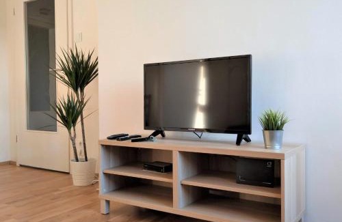 Lend Apartment | Cozy Apartment in Prime Location - Guest Rated 9.1/10
