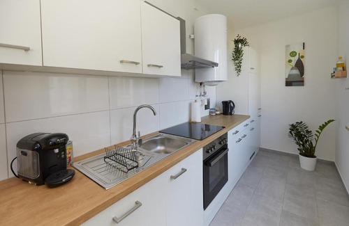 Lend Apartment | Cozy Apartment in Prime Location - Guest Rated 9.1/10
