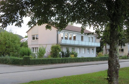 Schopfheim Apartment | Gemütliche Zwei- Zimmer- Wohnung mit Eigenem Eingang und Südterrasse