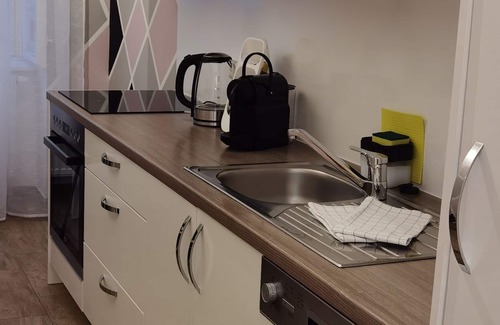 Hernals Apartment | Cozy Two-Bedroom Apartment in Peaceful Location