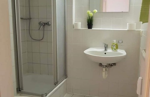 Weststadt Apartment | Cozy Studio with Balcony & Breakfast in Prime Location
