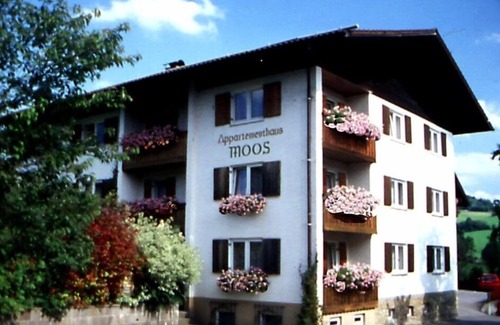 Lam Apartment | Cozy 2-Bedroom Apartment with Balcony and Spa Amenities