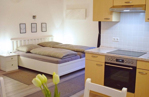 Lichtenberg Apartment | Cozy Apartment with Rooftop Terrace and Free Parking
