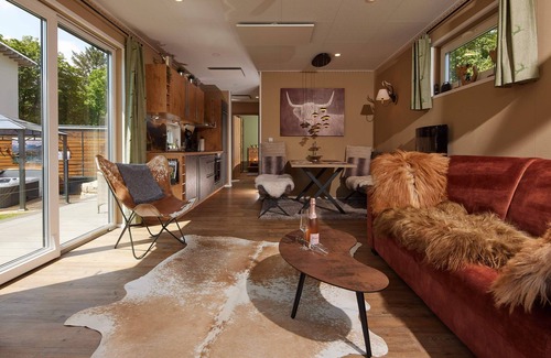 Braunfels House | Cozy 4-Bedroom Retreat with Spa, E-bikes & Alpacas