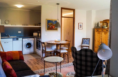 Weissenstadt Apartment | Gemütliches 60 qm Feriendomizil mit Terrasse und Garage, komplett renoviert