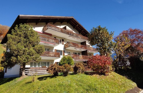 Klosters-Serneus Apartment | Cozy Apartment for Relaxation with Ocean View & Spa