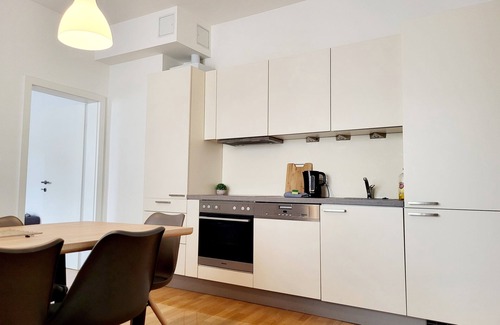 Muhlschuttel Apartment | Cozy Apartment with Superb Connectivity and Breakfast Included