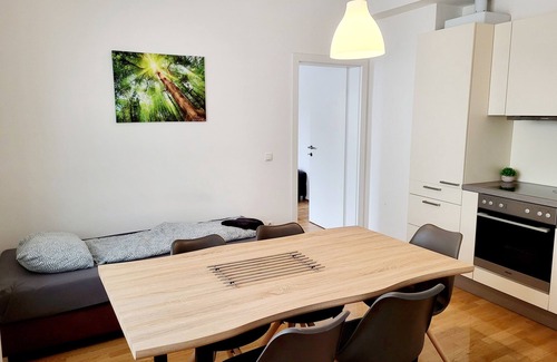Muhlschuttel Apartment | Cozy Apartment with Superb Connectivity and Breakfast Included