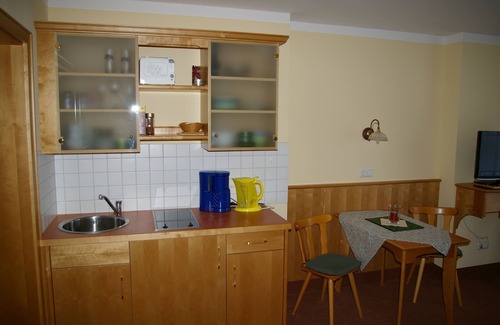 Rabenstein Apartment | Cozy Apartment with Kitchen and Breakfast Included