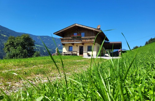 Stummerberg Ski Chalet | Cozy Chalet in Zillertal with Child-Friendly Amenities