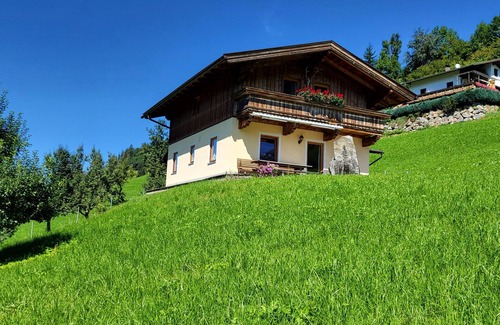 Stummerberg Ski Chalet | Cozy Chalet in Zillertal with Child-Friendly Amenities