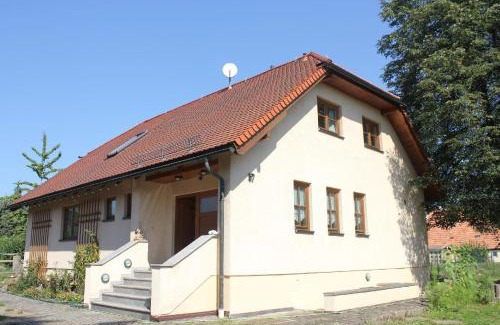 Hinterjessen Apartment | Cozy Double Room in Country House with Garden & Terrace
