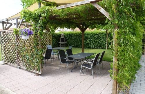 Untereisenheim Apartment | Cozy Apartment with Scenic Views of the Main River