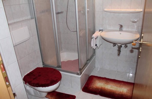 Bad Fuessing Apartment | Cozy Getaway with Free Wi-Fi and Breakfast Included