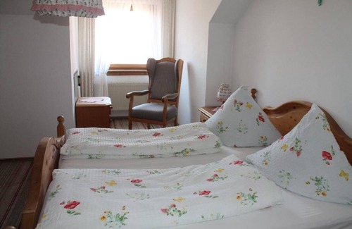 Bad Fuessing Apartment | Cozy Getaway with Free Wi-Fi and Breakfast Included