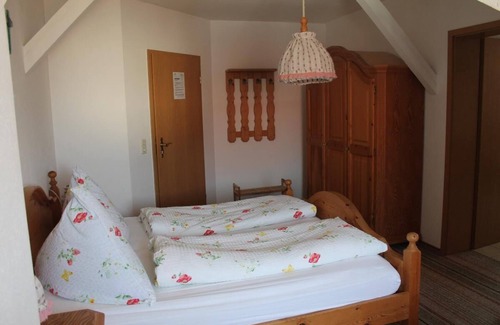 Bad Fuessing Apartment | Cozy Getaway with Free Wi-Fi and Breakfast Included