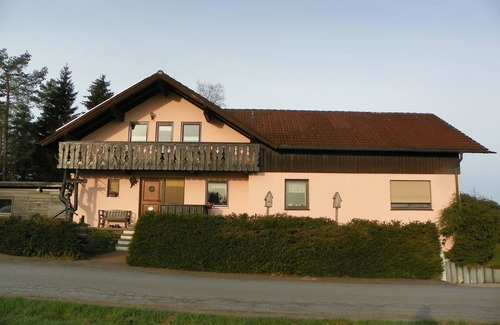Schonlind Apartment | Cozy Retreat with Balcony, Kitchen & Free Wi-Fi Awaits