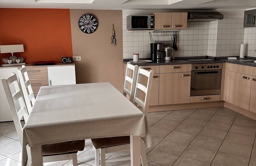 Altstadt Apartment | Cozy Retreat with Free Wi-Fi and Full Kitchen Amenities